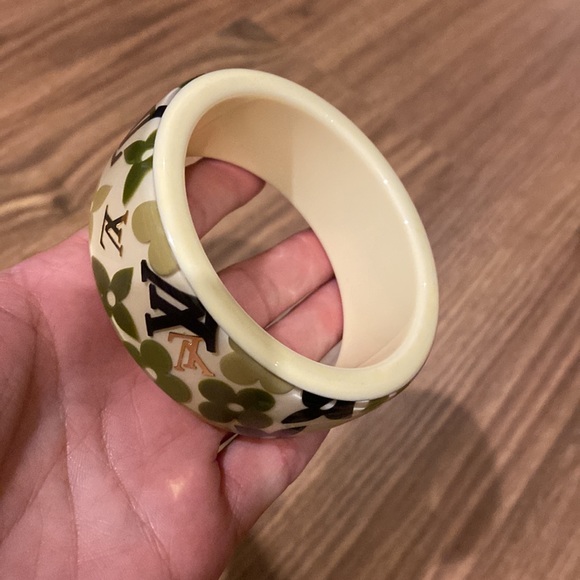 A80- 💯 % Louis Vuitton inclusion bangle - Picture 3 of 6